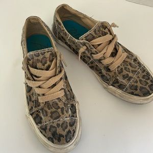 Blowfish Malibu leopard Shoes woman’s size 6.5